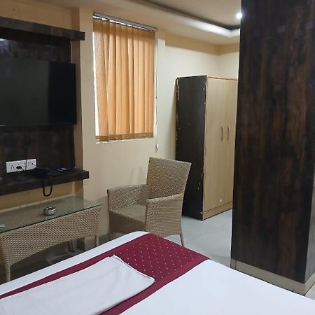 Blossoms Room Holiday Inn- Lakdikapul 海得拉巴 外观 照片