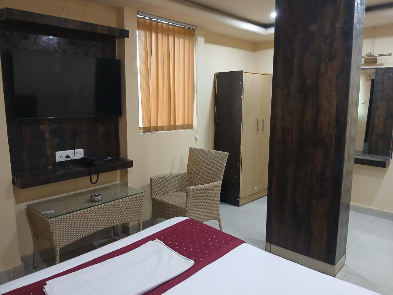 Blossoms Room Holiday Inn- Lakdikapul 海得拉巴 外观 照片