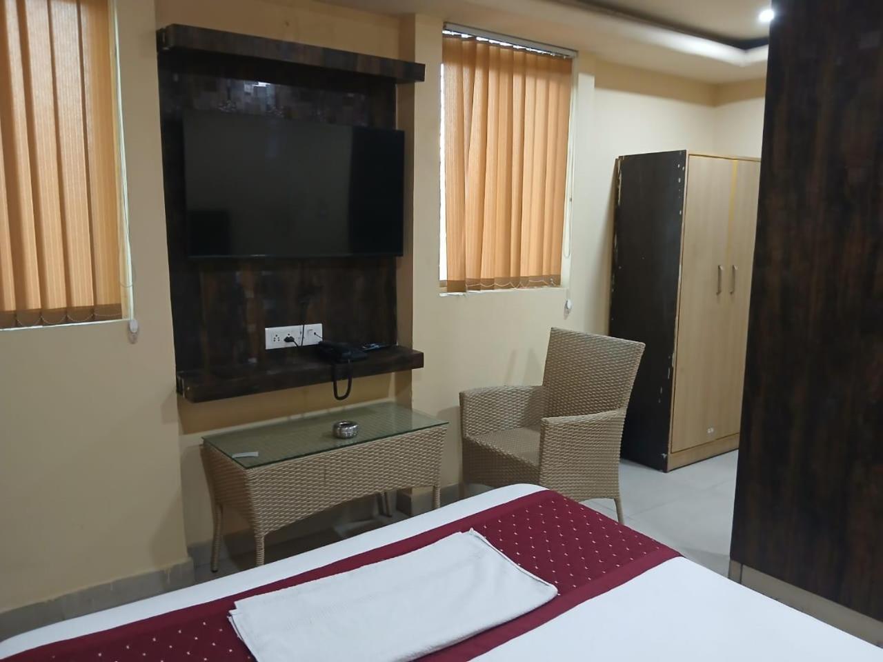 Blossoms Room Holiday Inn- Lakdikapul 海得拉巴 外观 照片