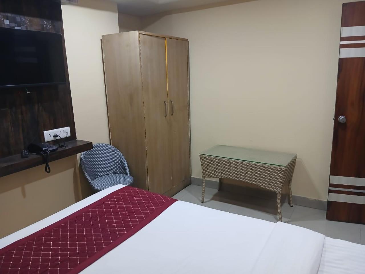 Blossoms Room Holiday Inn- Lakdikapul 海得拉巴 外观 照片
