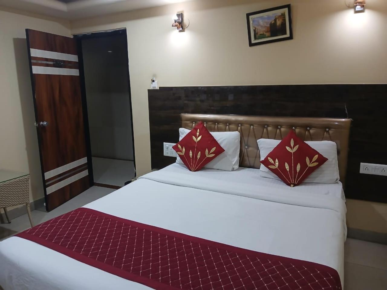 Blossoms Room Holiday Inn- Lakdikapul 海得拉巴 外观 照片